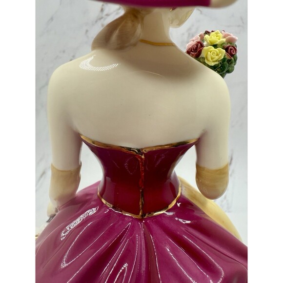 Royal Albert by Royal Doulton Old Country Roses 2010 Figurine of Year 9” MINT - Picture 15 of 16